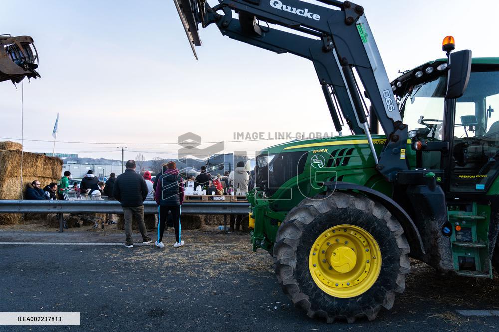 Farmers Block The Ring Road - Albi