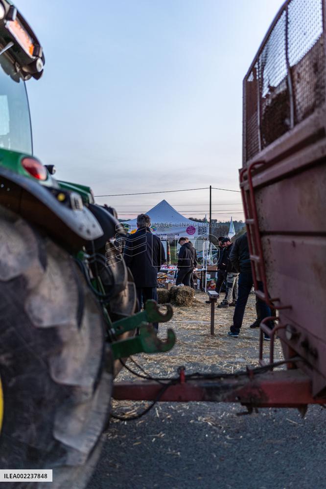 Farmers Block The Ring Road - Albi