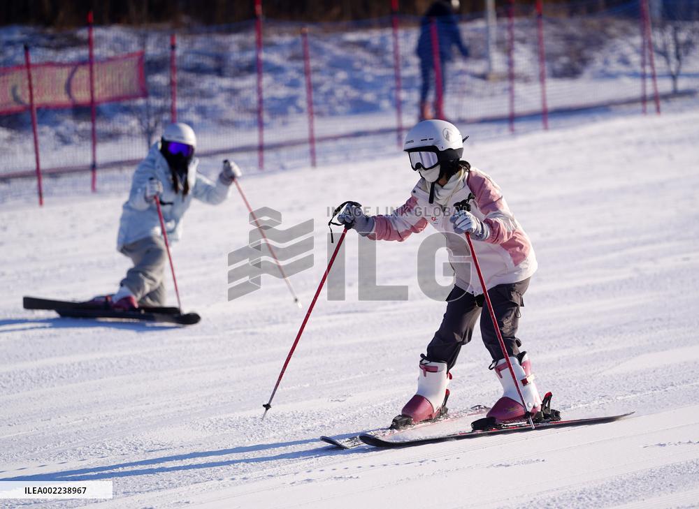 CHINA-JILIN-CHANGCHUN-TAIWAN STUDENTS-ICE & SNOW ENTERTAIMENTS (CN)