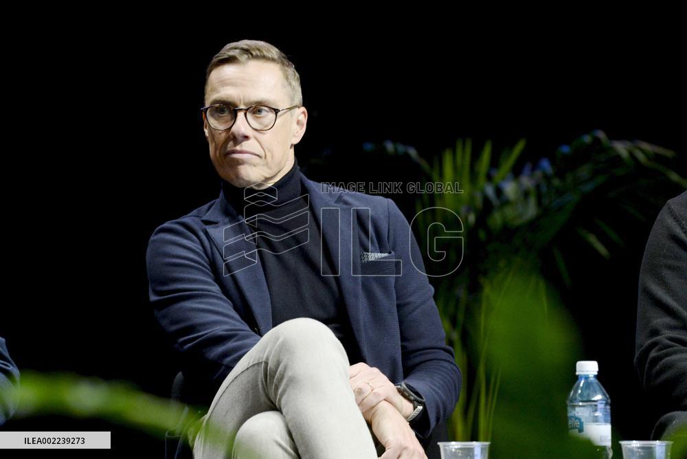 Presidentinvaalitentti Educa-messuilla Helsingissä