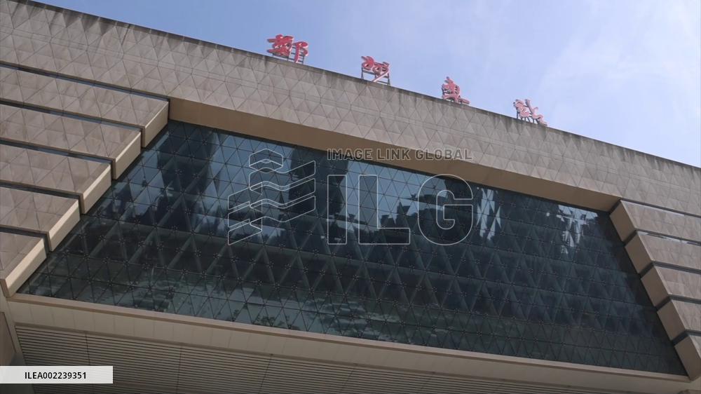 Experiencing Spring Festival travel rush at railway hub in central China