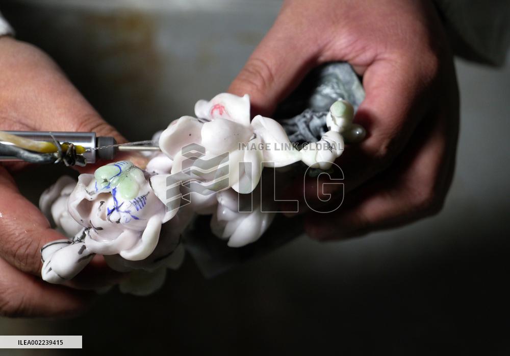 CHINA-HENAN-ZHENPING-JADE CARVING-INHERITOR (CN)