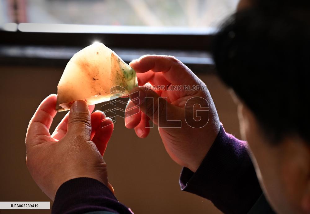 CHINA-HENAN-ZHENPING-JADE CARVING-INHERITOR (CN)
