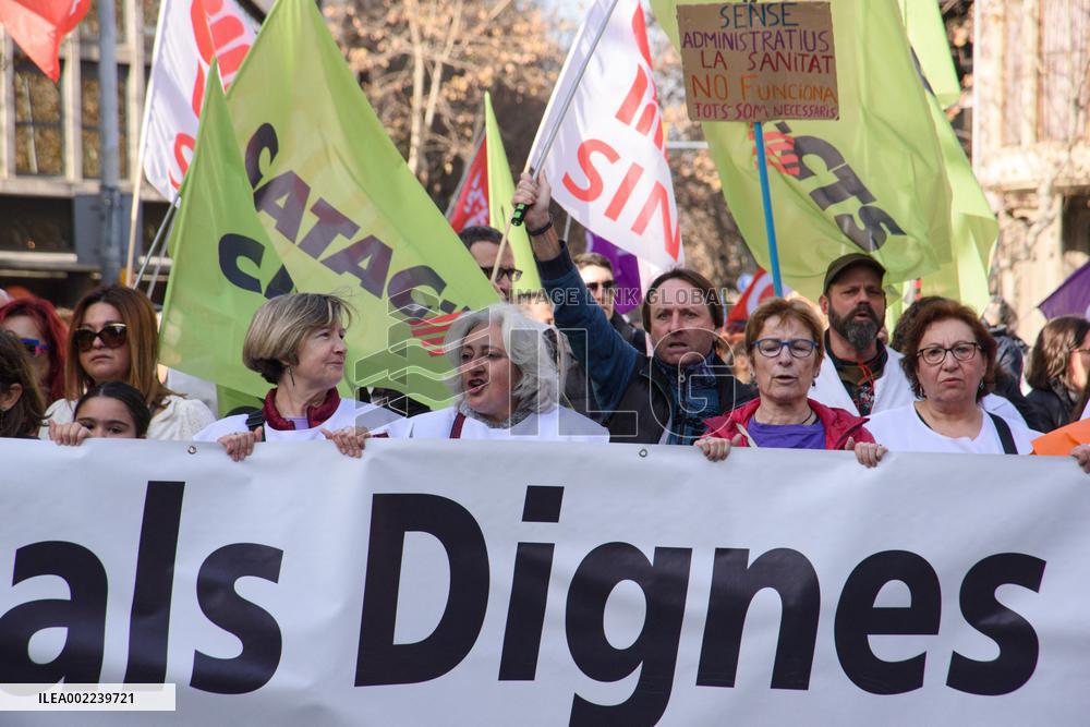 Health workers demonstrate - Barcelona