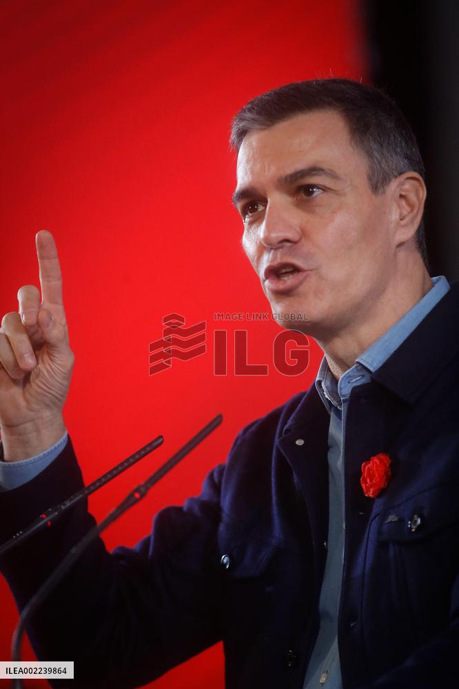 Pedro Sanchez participates in a meeting - Lugo
