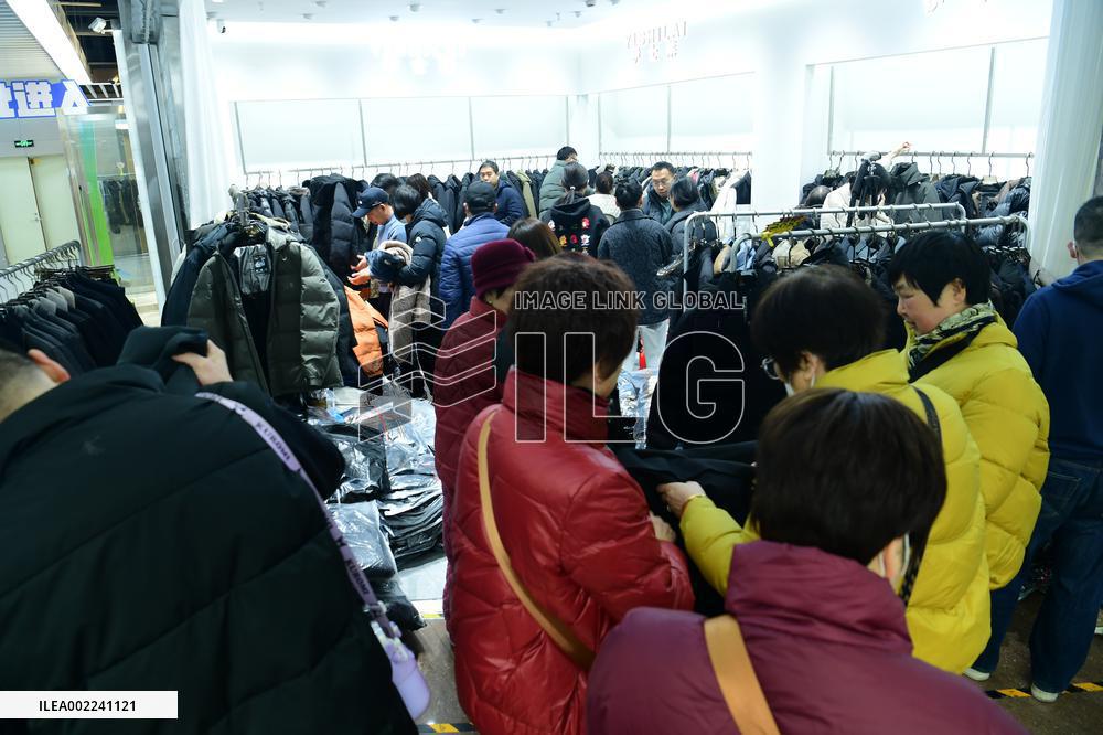 Pinghu Down Jacket Popular in China