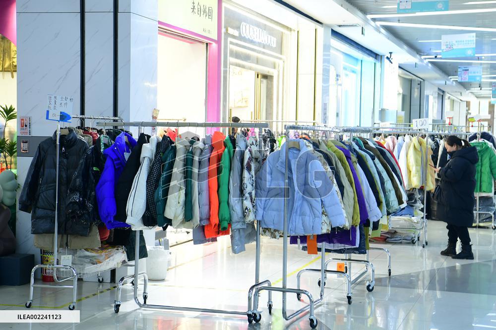 Pinghu Down Jacket Popular in China