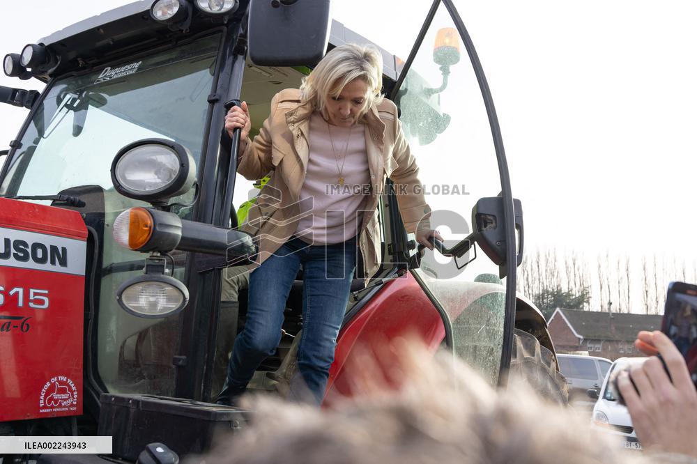 Marine Le Pen visit a farm - Radinghem en Weppes