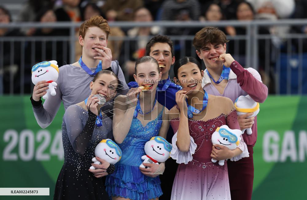 (SP)SOUTH KOREA-GANGNEUNG-WINTER YOUTH OLYMPIC GAMES-FIGURE SKATING-PAIR SKATING-AWARDING CEREMONY