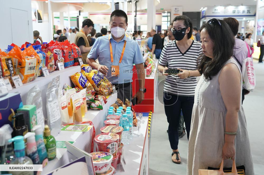 Xinhua Headlines: China aims to clinch more free trade agreements, vowing increased openness