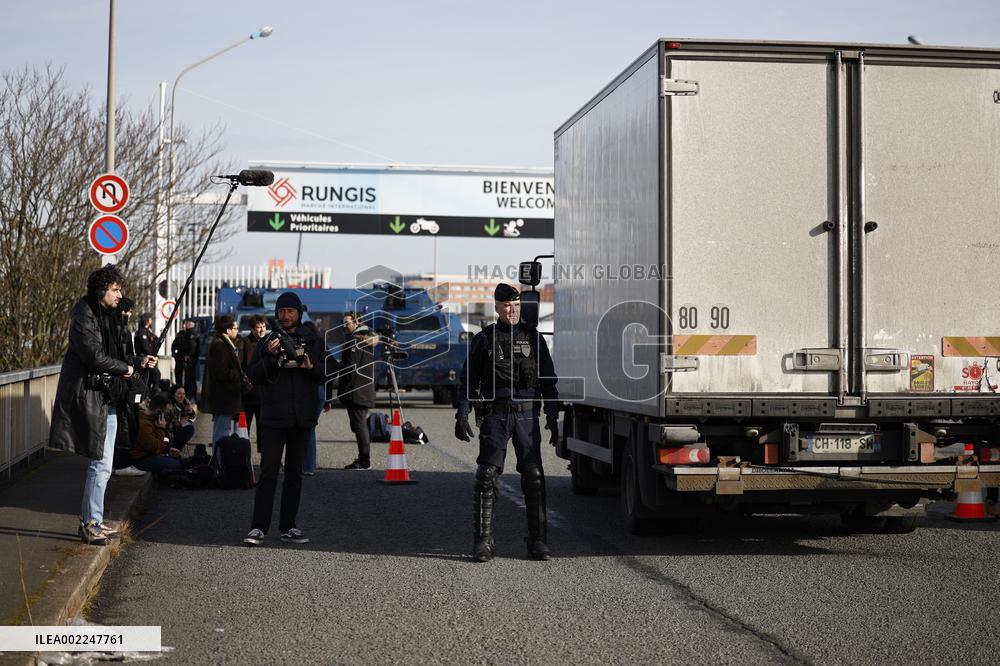 Gendarmes Stand Guard At Wholesale Market - Rungis