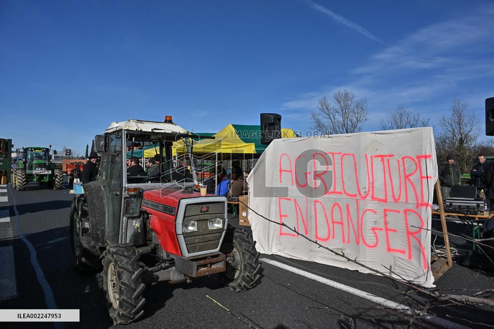 A7 Highway Blocked By Angry Farmers Near Lyon