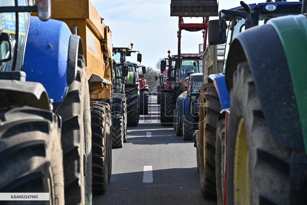 A7 Highway Blocked By Angry Farmers Near Lyon