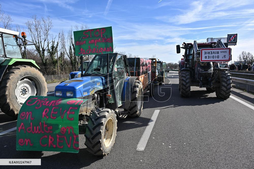 A7 Highway Blocked By Angry Farmers Near Lyon