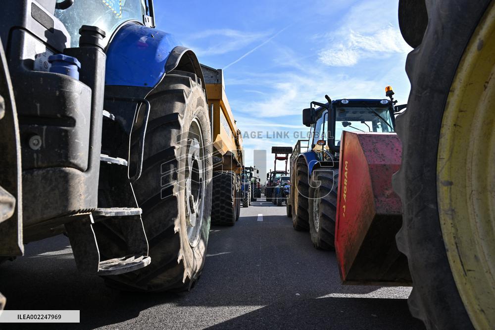 A7 Highway Blocked By Angry Farmers Near Lyon