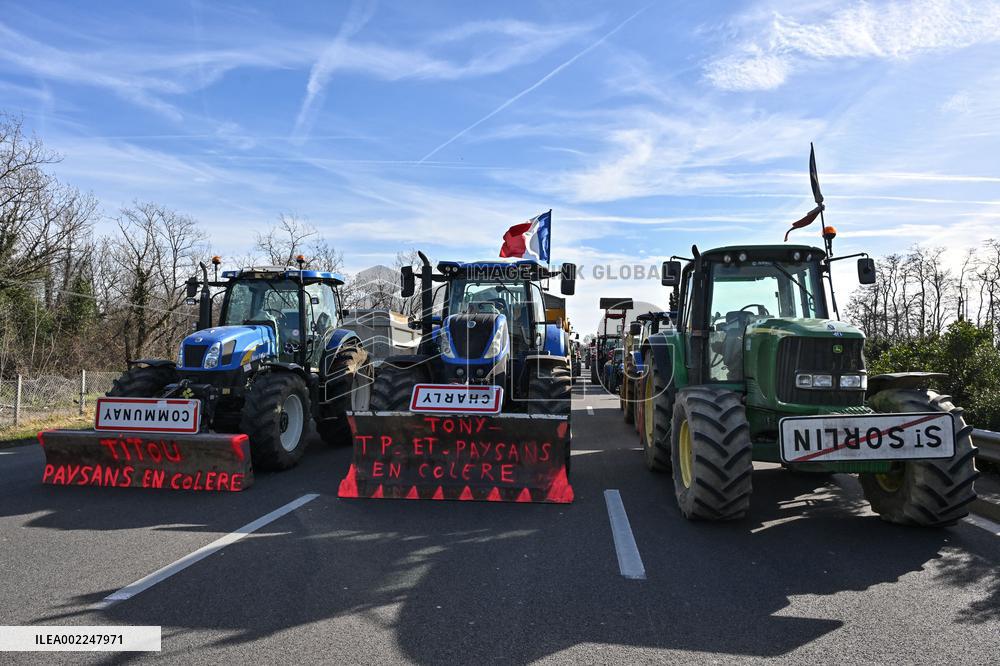 A7 Highway Blocked By Angry Farmers Near Lyon