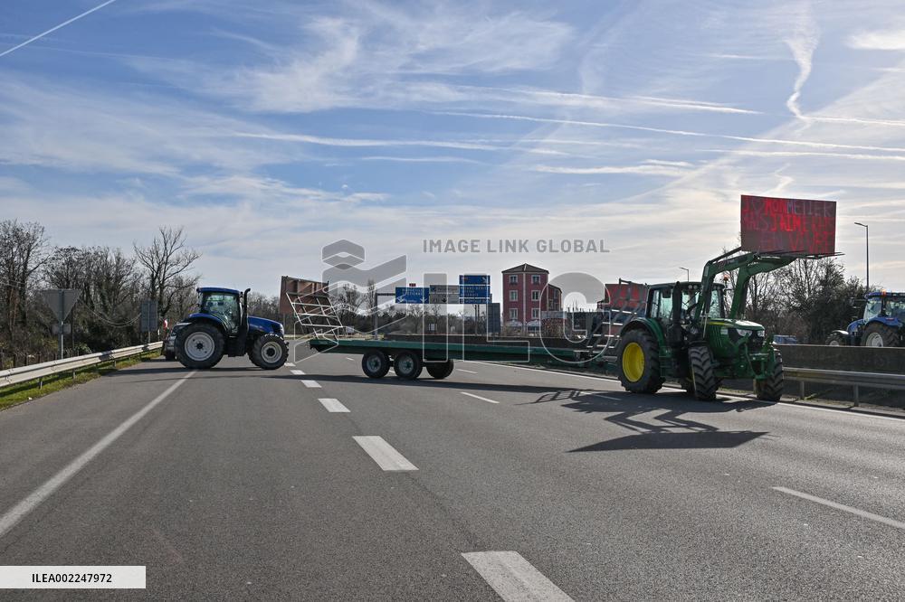A7 Highway Blocked By Angry Farmers Near Lyon