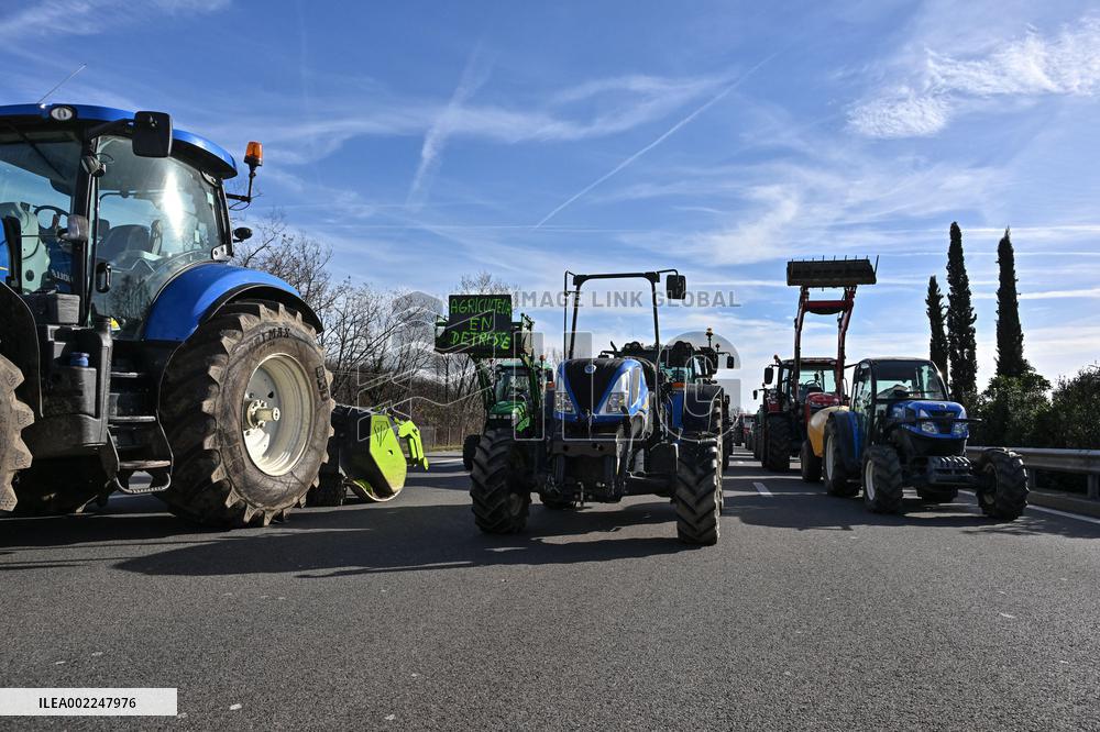 A7 Highway Blocked By Angry Farmers Near Lyon