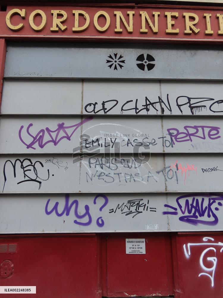 Tags Against Emily In Paris Serie - Paris