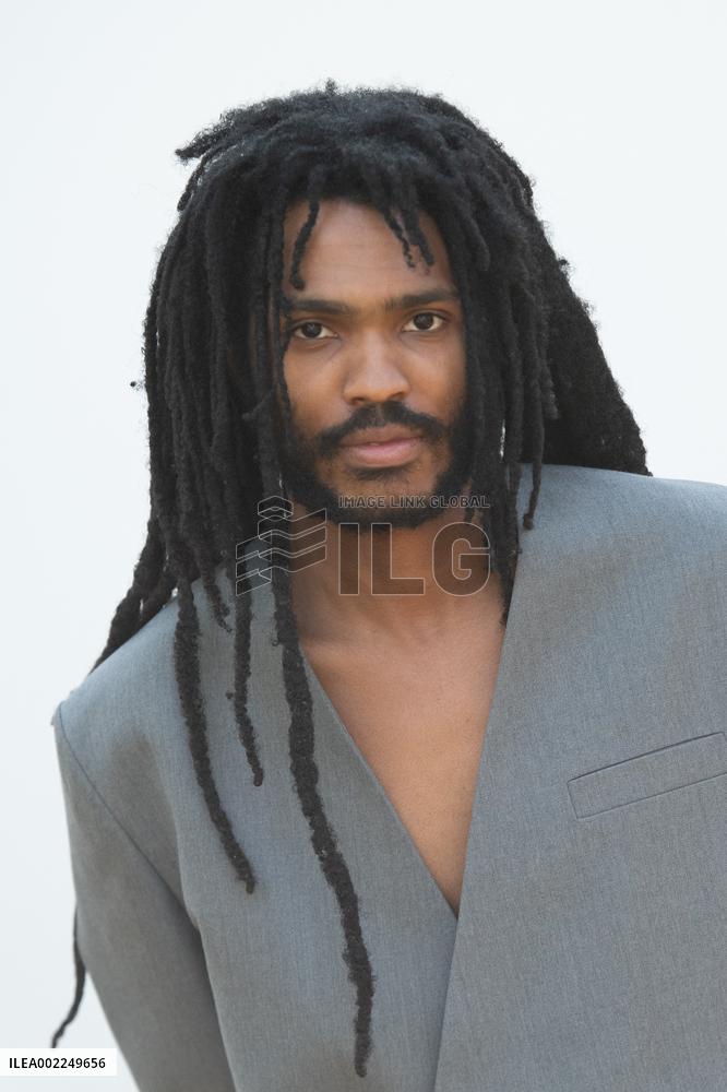 Les Sculptures Jacquemus Photocall