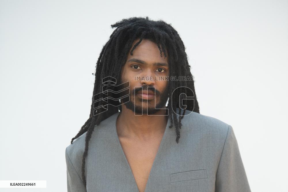 Les Sculptures Jacquemus Photocall