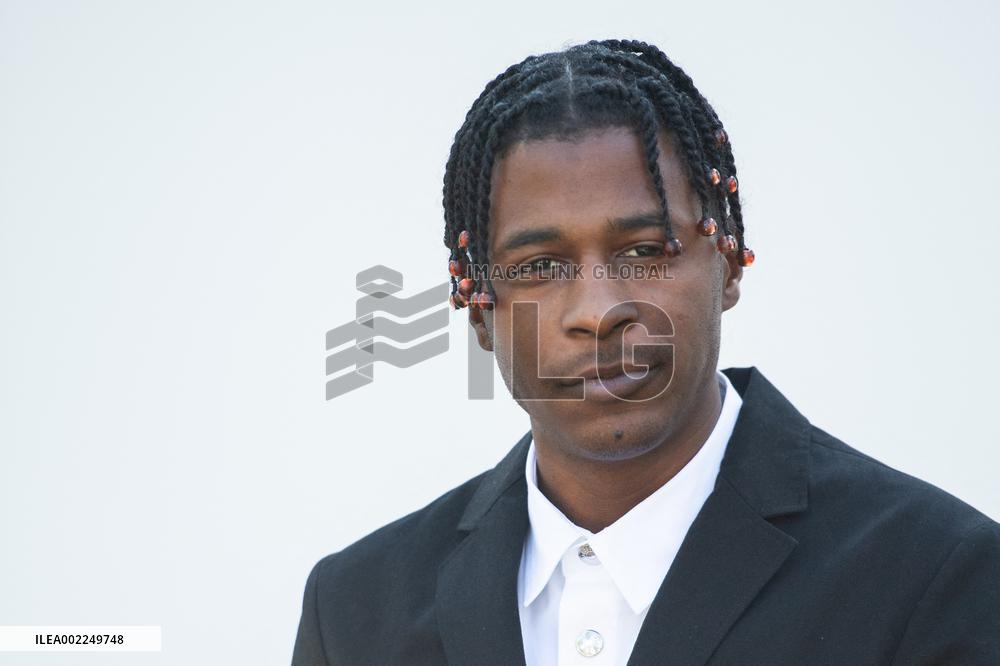 Les Sculptures Jacquemus Photocall