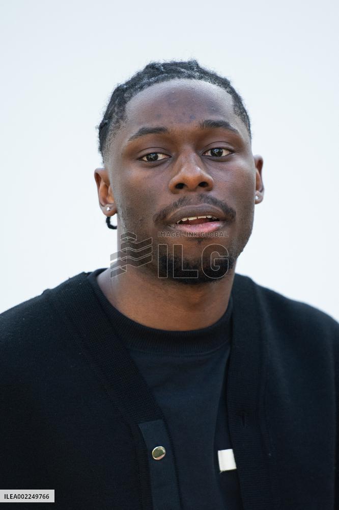 Les Sculptures Jacquemus Photocall