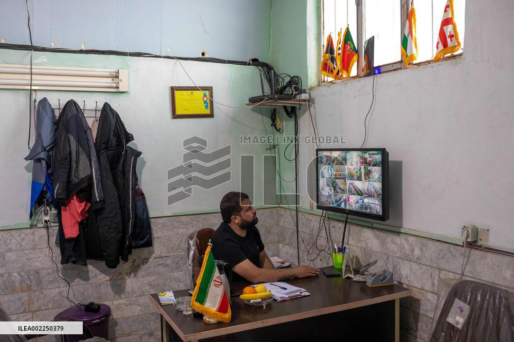 Iranian Factory Makes Us Flags To Burn - Khomein