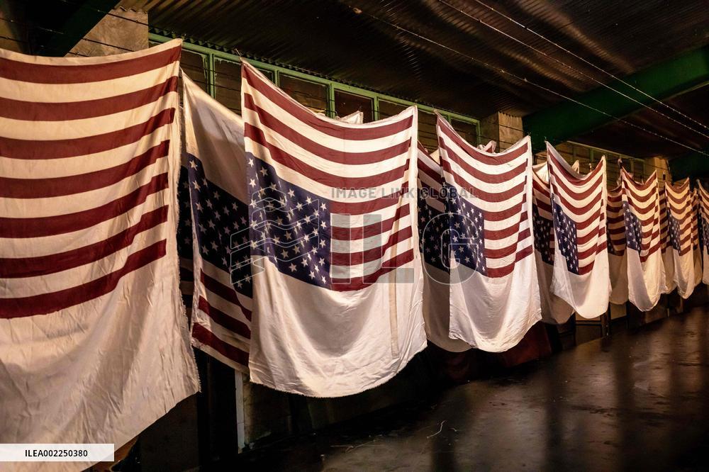 Iranian Factory Makes Us Flags To Burn - Khomein