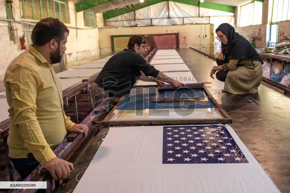 Iranian Factory Makes Us Flags To Burn - Khomein