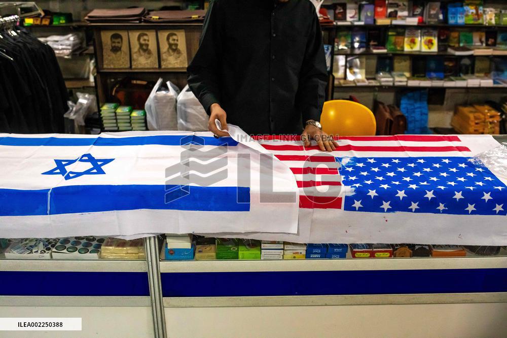 Iranian Factory Makes Us Flags To Burn - Khomein