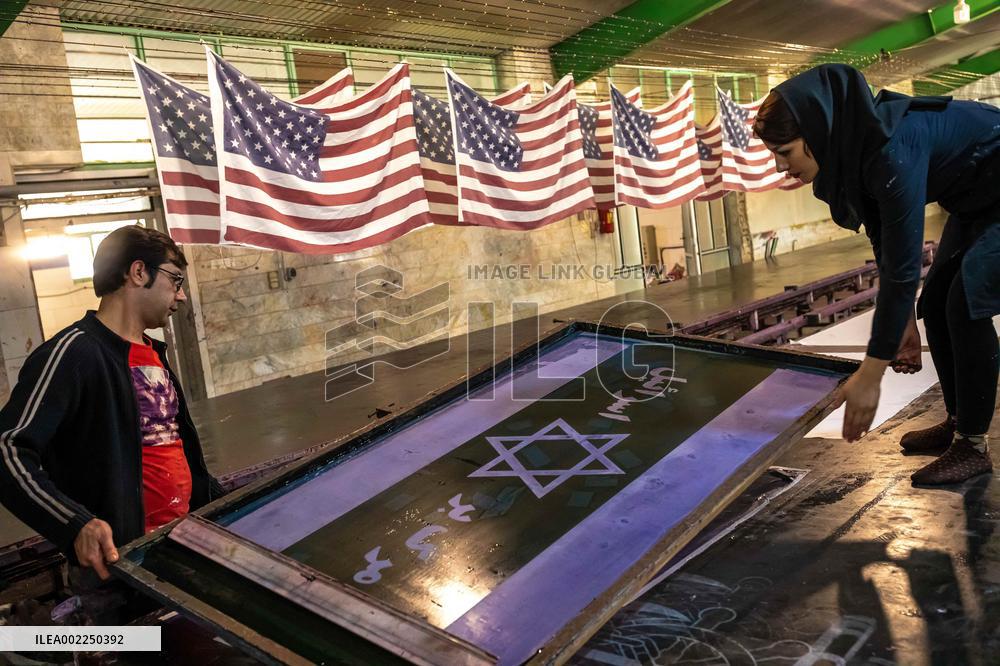 Iranian Factory Makes Us Flags To Burn - Khomein