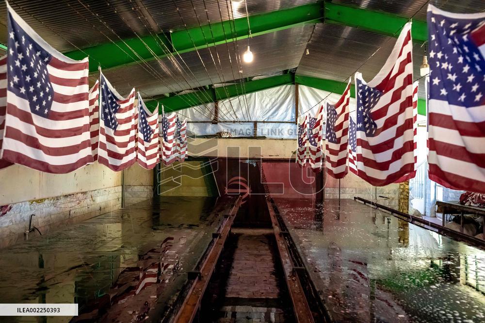 Iranian Factory Makes Us Flags To Burn - Khomein