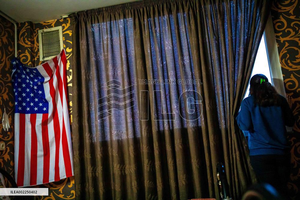 Iranian Factory Makes Us Flags To Burn - Khomein