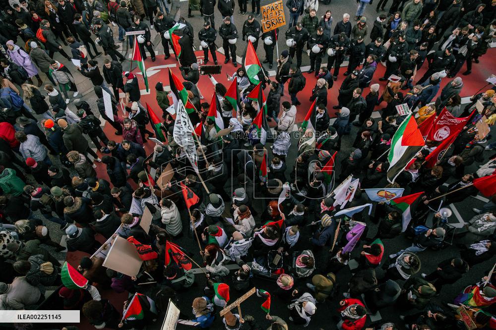 One Hundred Thousand Rally Against Far-Right - Hamburg