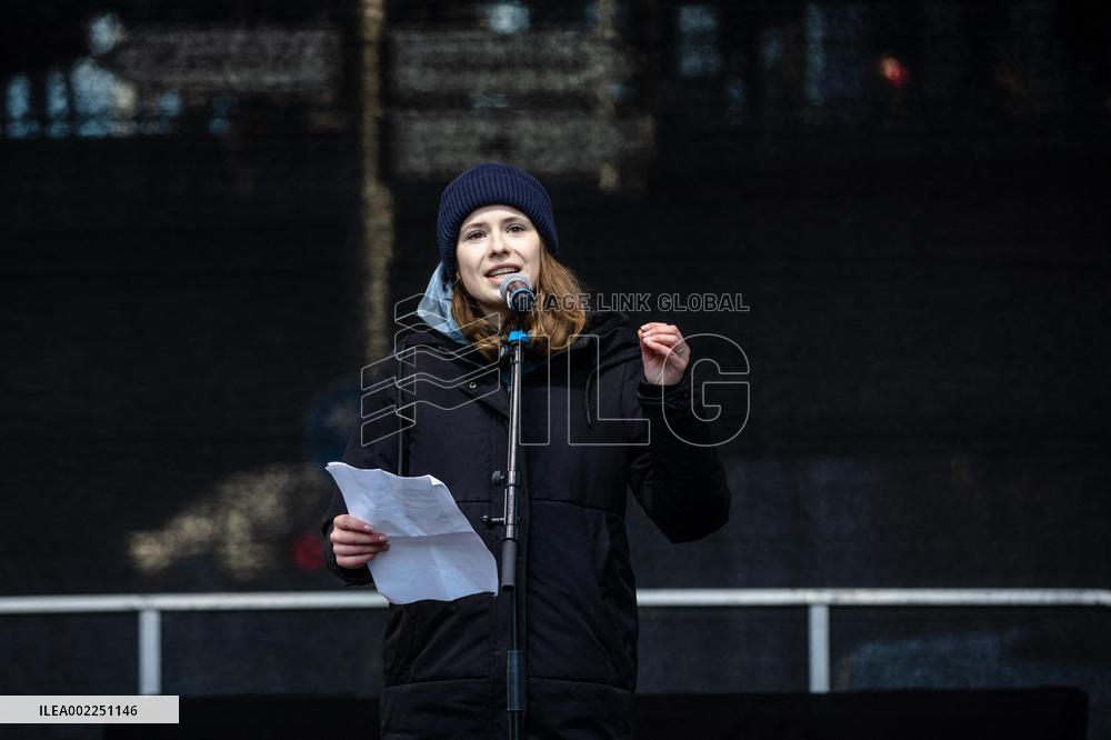 One Hundred Thousand Rally Against Far-Right - Hamburg
