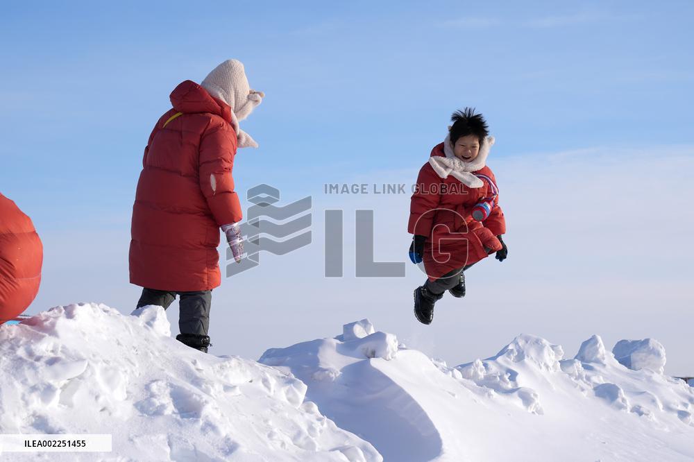 CHINA-HEILONGJIANG-TOURISM-GUANGDONG-CHILDREN (CN)