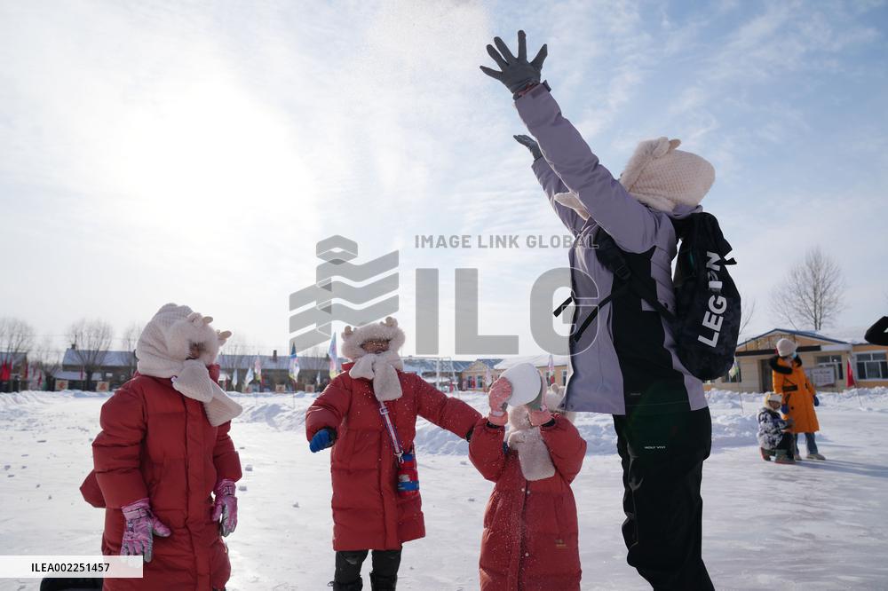 CHINA-HEILONGJIANG-TOURISM-GUANGDONG-CHILDREN (CN)