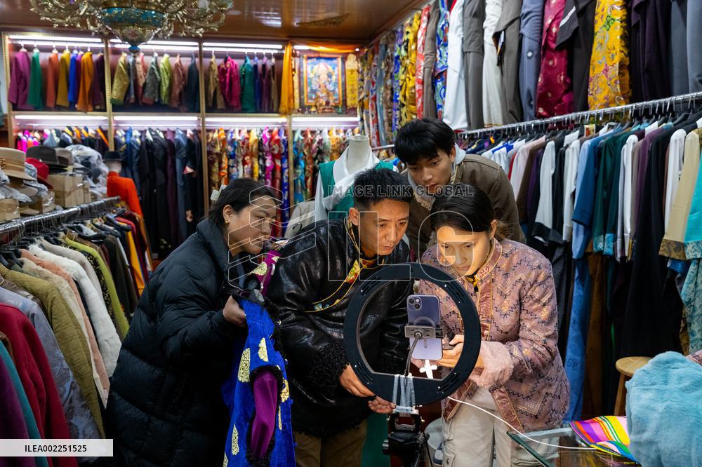 (ChineseToday)CHINA-SICHUAN-CHENGDU-TIBETAN BUSINESSMAN (CN)