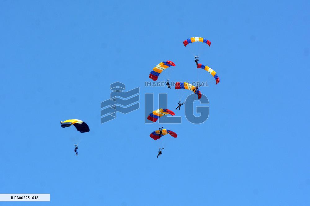 SRI LANKA-COLOMBO-INDEPENDENCE DAY-REHEARSAL-PARATROOPERS-INJURIES