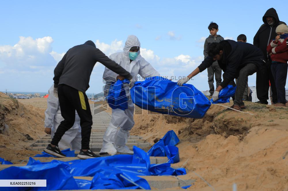 MIDEAST-GAZA-RAFAH-HAMAS-ISRAEL CONFLICT-MASS FUNERAL