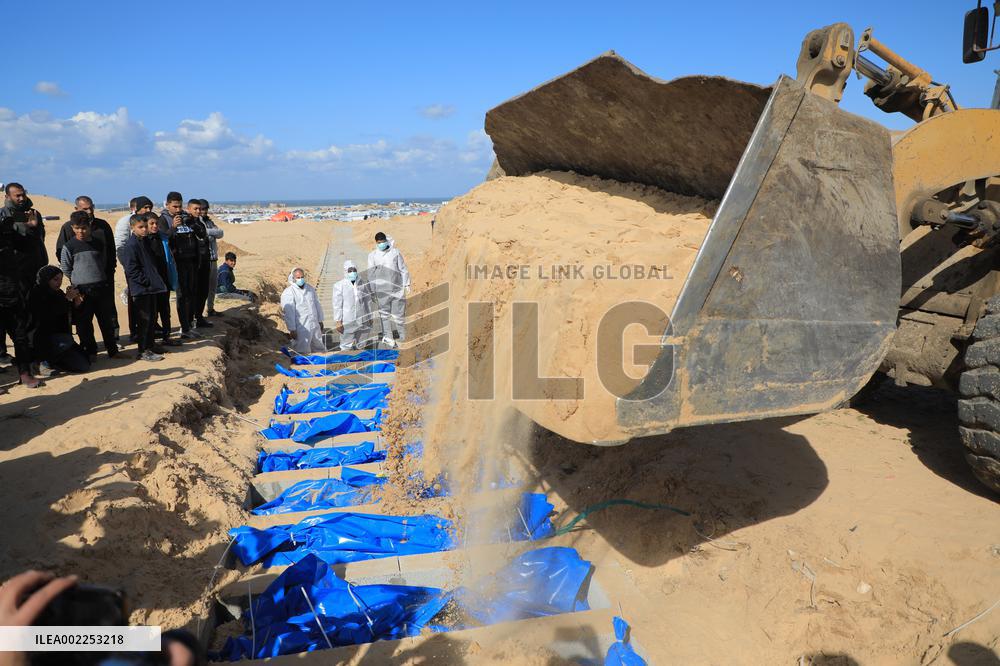 MIDEAST-GAZA-RAFAH-HAMAS-ISRAEL CONFLICT-MASS FUNERAL