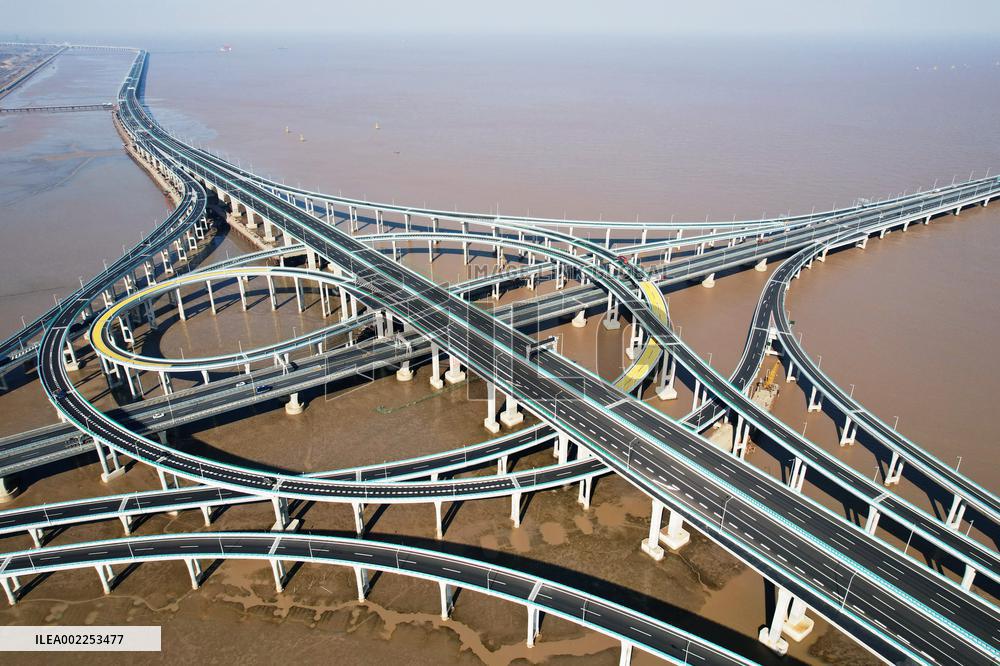 Asia's Largest Maritime Transport Hub in Ningbo