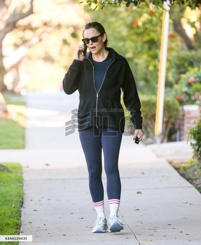 Jennifer Garner Out - LA