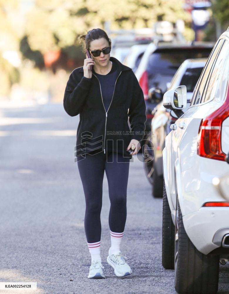 Jennifer Garner Out - LA