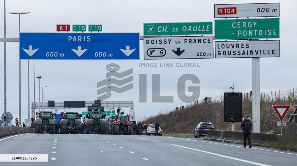 Thousands Of Farmers 'Lay Siege'To Paris - Chennevieres