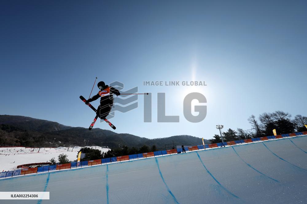 (SP)SOUTH KOREA-HOENGSEONG-WINTER YOUTH OLYMPIC GAMES-FREESTYLE SKIING-MEN'S HALFPIPE