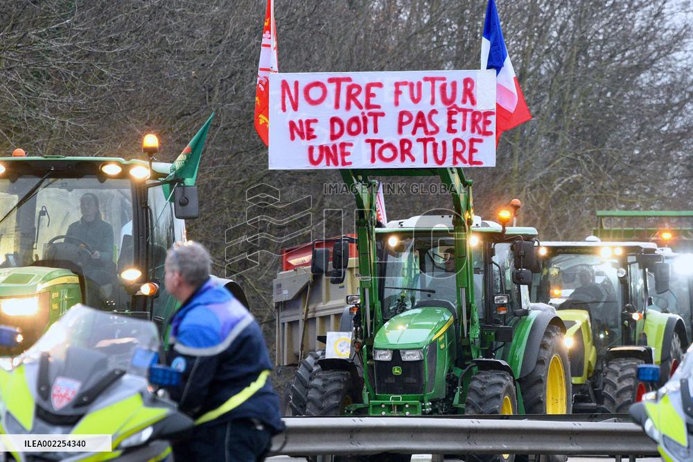 Farmers Block A35 Motorway - Strasbourg