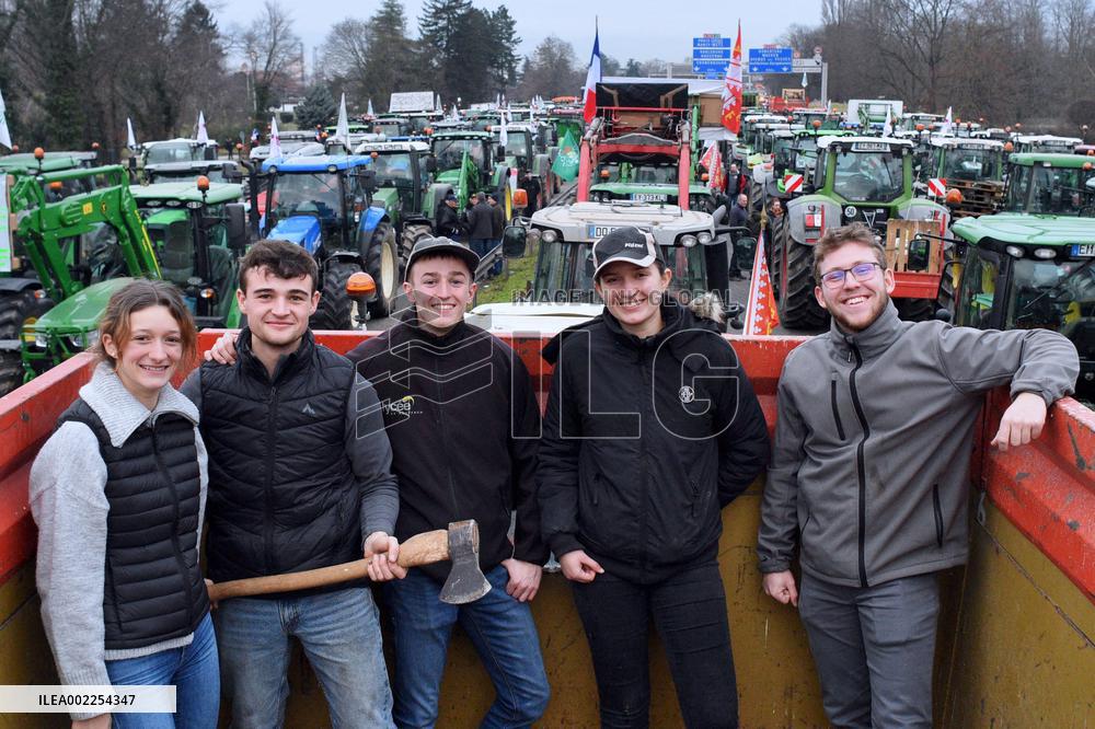 Farmers Block A35 Motorway - Strasbourg