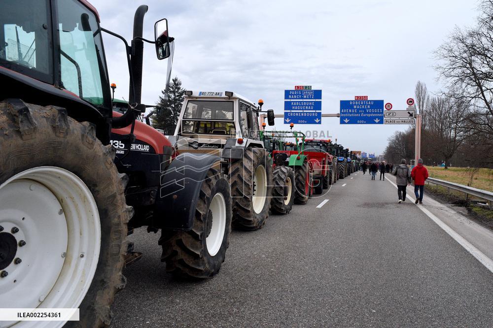 Farmers Block A35 Motorway - Strasbourg